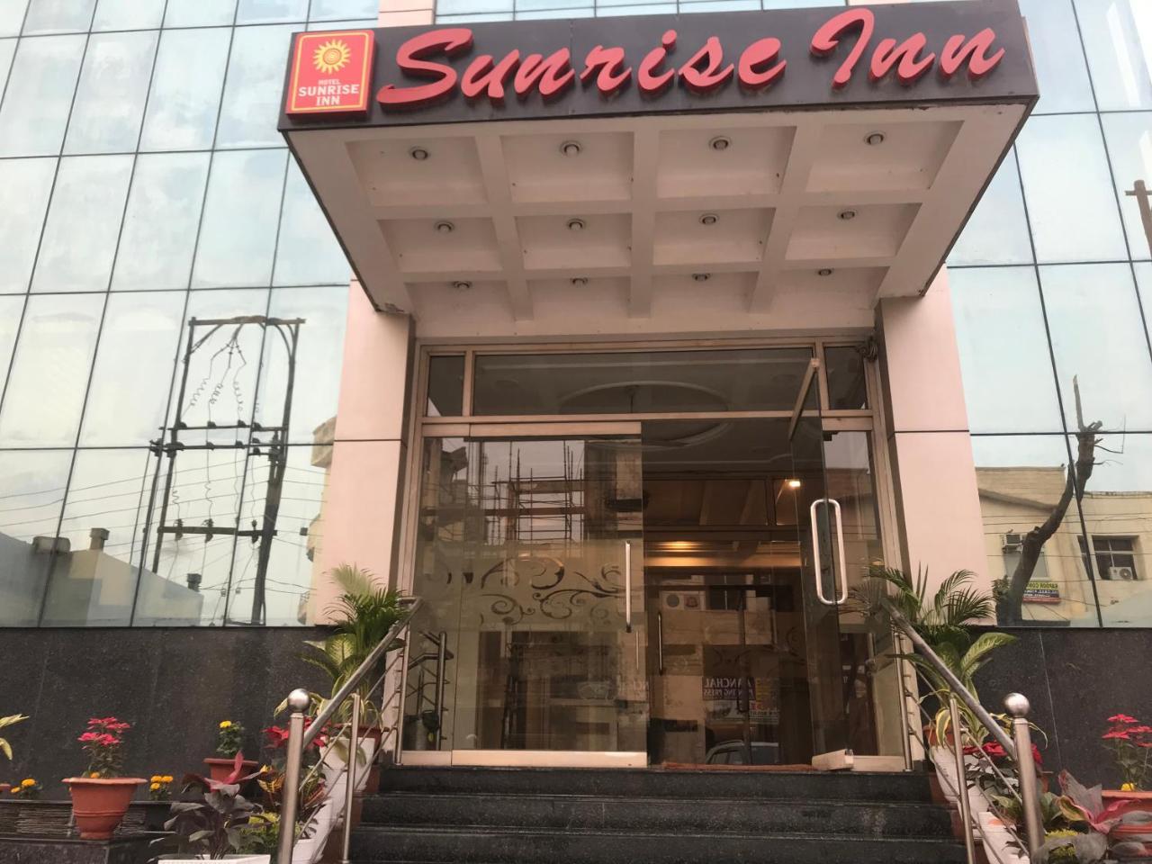 Hotel Sunrise Inn Lakhnaú Exteriér fotografie