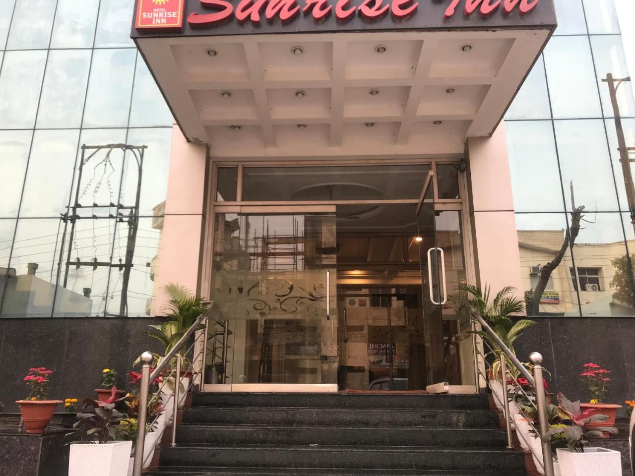 Hotel Sunrise Inn Lakhnaú Exteriér fotografie